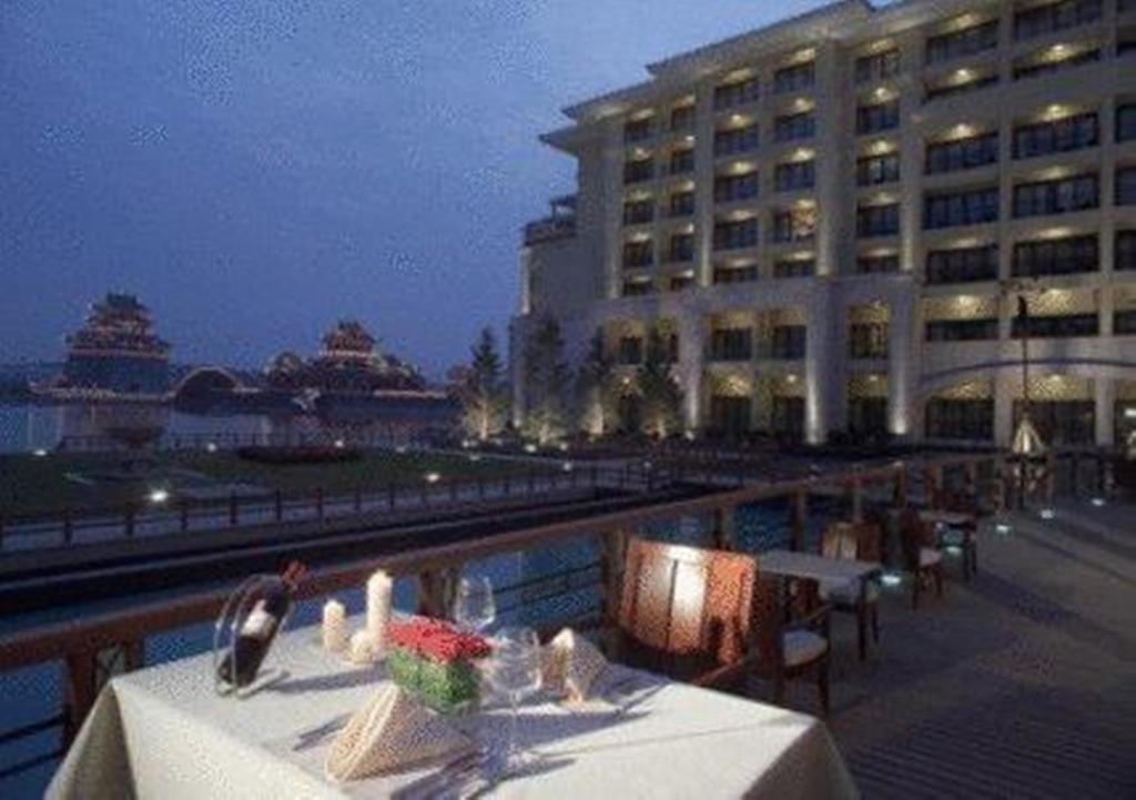New Century Grand Hotel Кайфенг Екстериор снимка