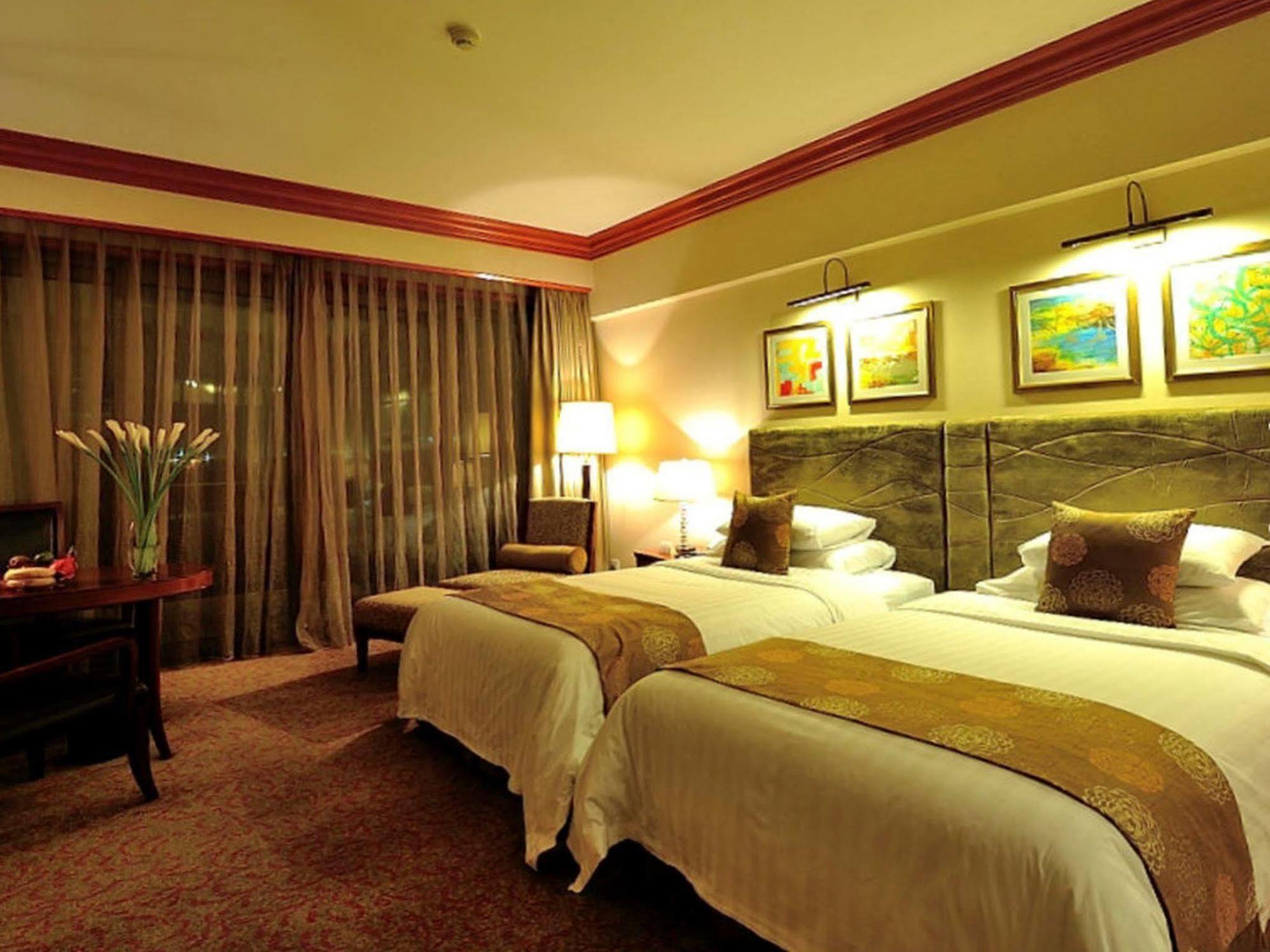 New Century Grand Hotel Кайфенг Екстериор снимка